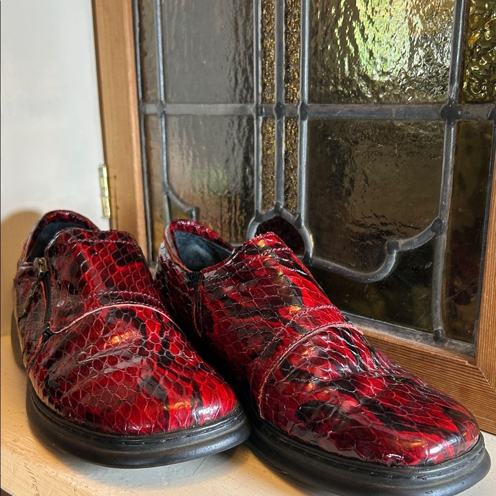 Hella Comfort by Remu's. Bold Red Patterned Loafers